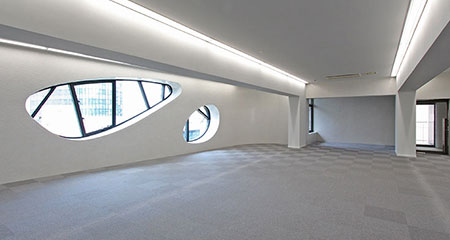 渋谷オフィス｜個性的な外観 天井高のある空間