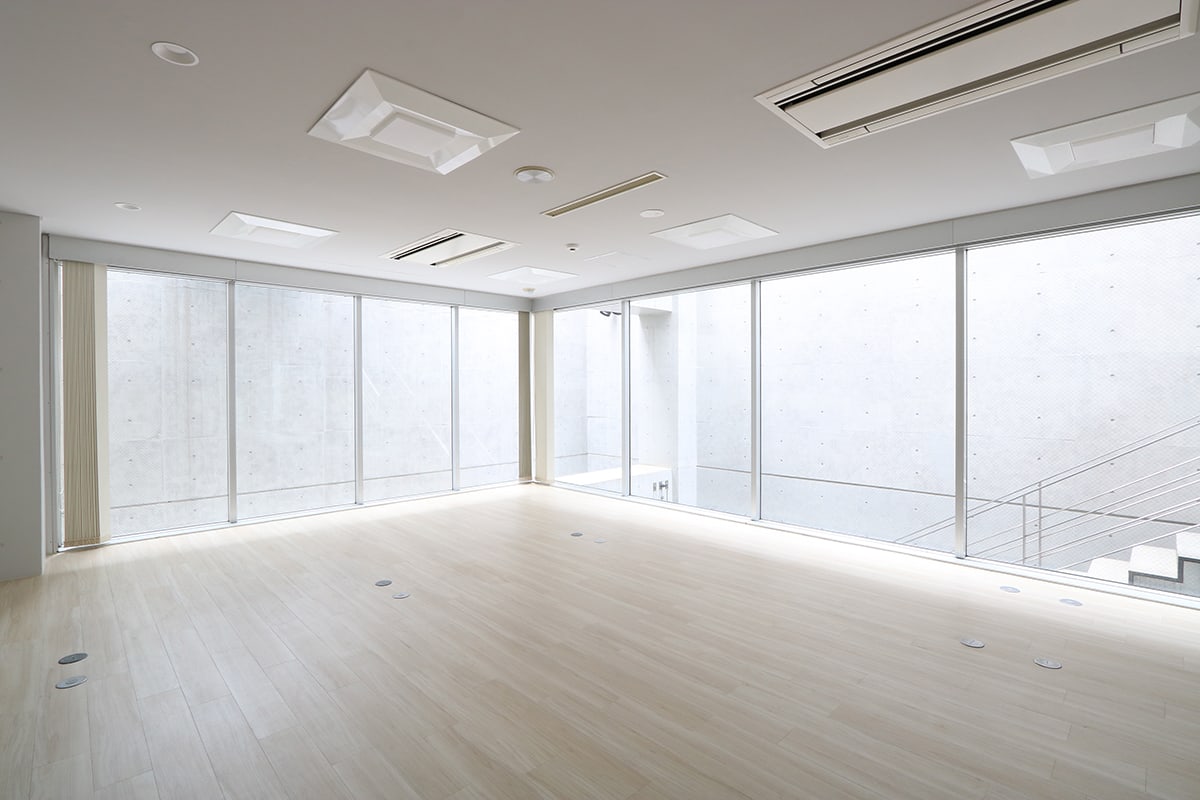 物件写真3｜赤坂オフィス | 吹き抜けに面した解放的空間