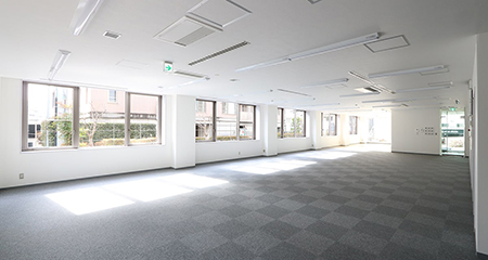 南青山オフィス｜陽当たり良好1F区画