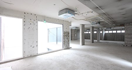 北青山オフィス・店舗｜天井高3ｍのすっきりとしたスケルトン空間