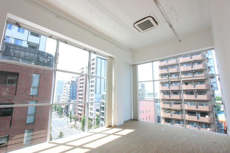 物件写真1｜恵比寿オフィス・店舗 | 天井高4.3Mの開放的空間