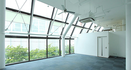 千駄ヶ谷オフィス｜ガラス張りの開放的空間