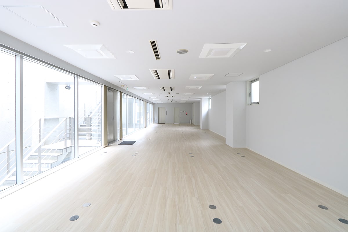 物件写真5｜赤坂オフィス | 吹き抜けに面した解放的空間