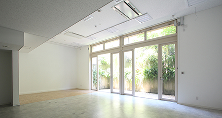 表参道オフィス｜天井高3m超の地下空間