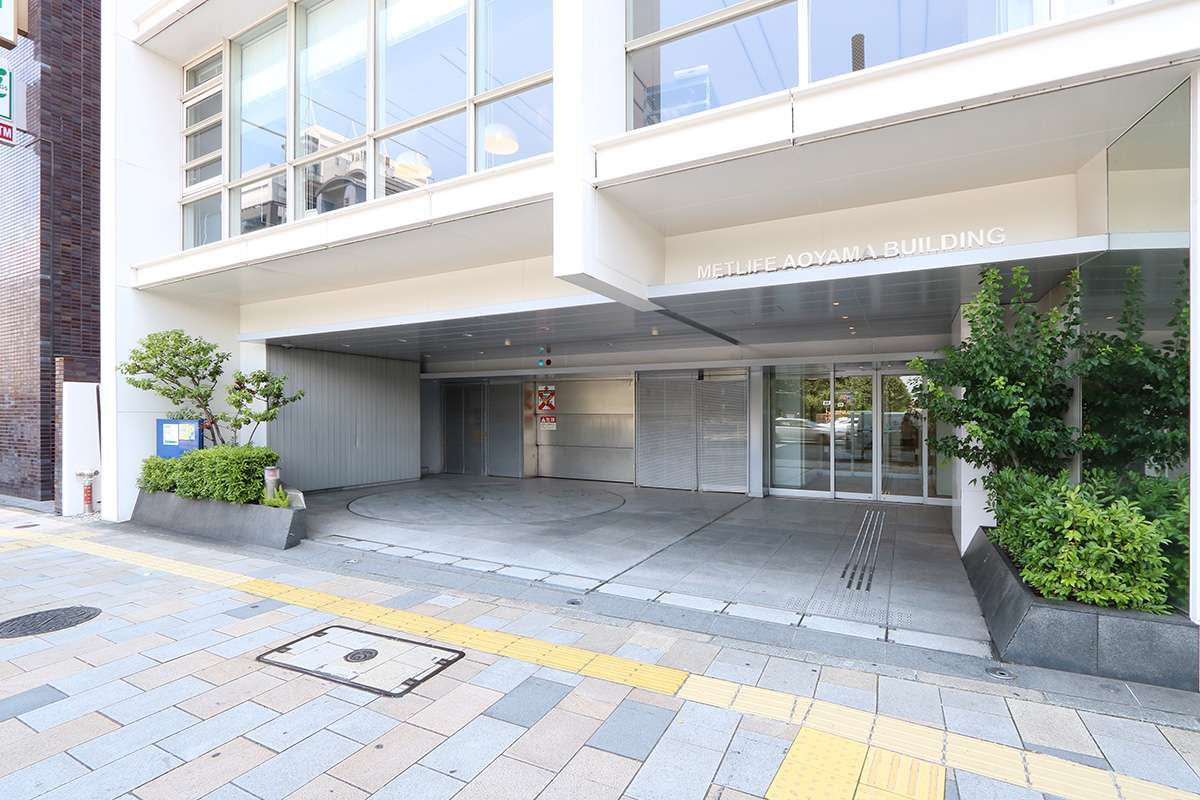 物件写真7｜青山一丁目オフィス | 外苑の銀杏並木を望む最上階オフィス