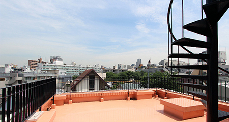ROOF TOP UPTOWN