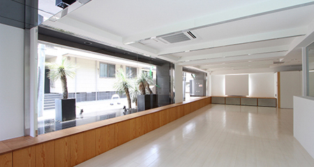 神宮前オフィス・店舗｜まい泉通り至近 緑化した建物