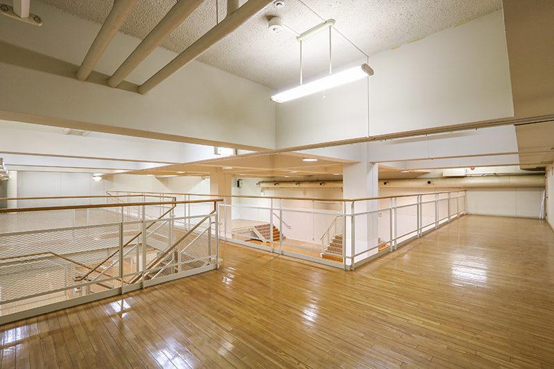 物件写真7｜四番町オフィス | 天井高5.7Mの元社食空間