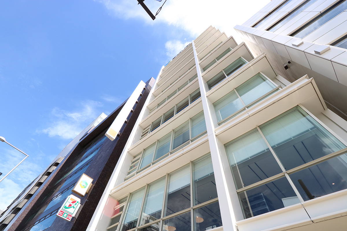 物件写真6｜青山一丁目オフィス | 外苑の銀杏並木を望む最上階オフィス