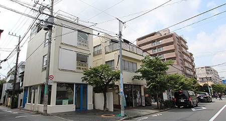 下馬オフィス・店舗｜1棟貸し ガラス張りで視認性あり