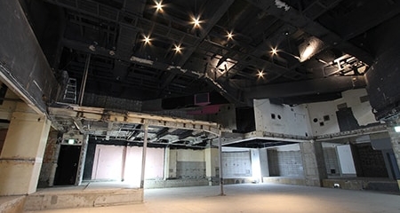 麻布十番店舗｜天高8mの地下空間