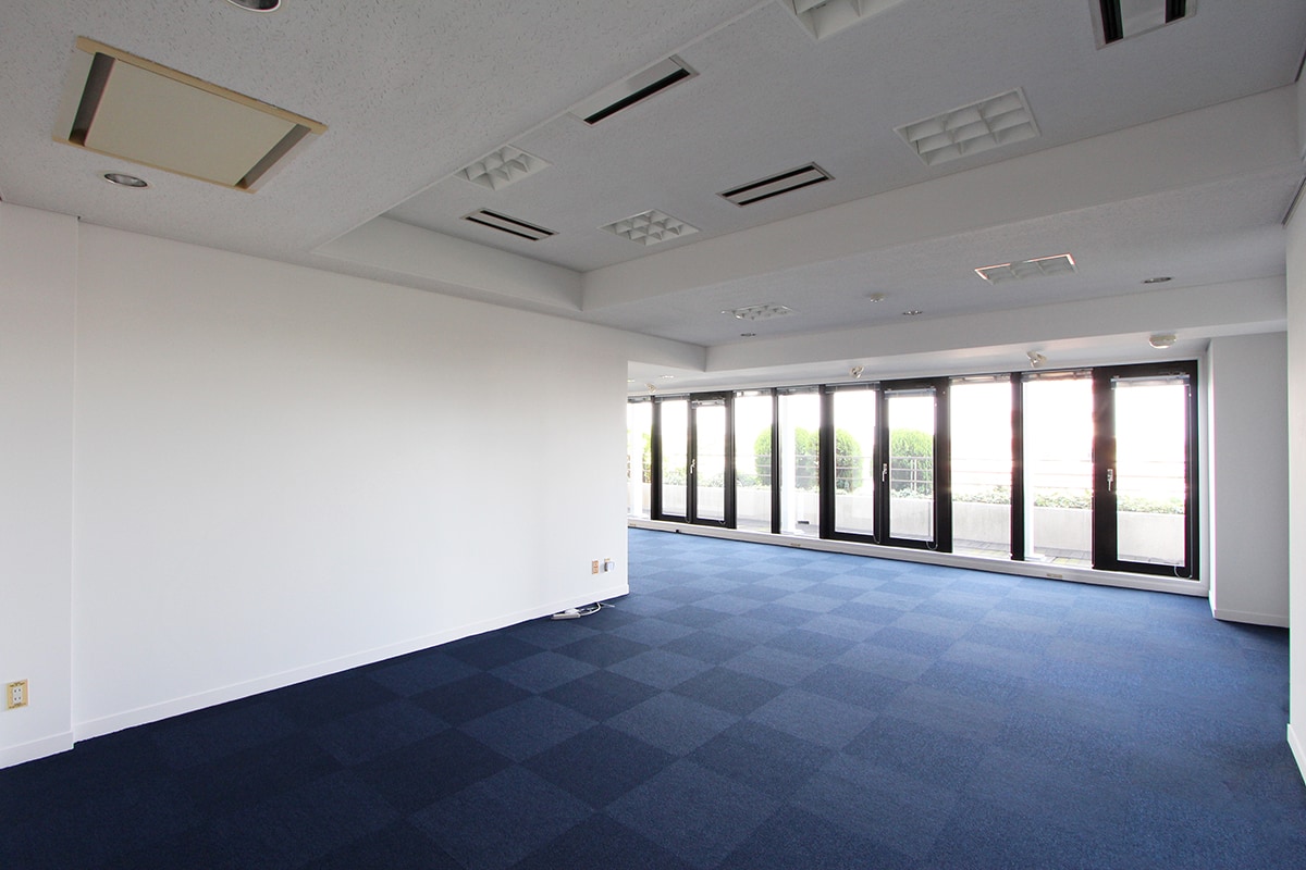 物件写真3｜駒沢オフィス｜最上階 バルコニー付き空間