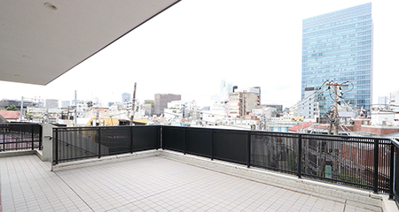神宮前オフィス・店舗 | 天井高3.4m、ルーフバルコニー付きスケルトン空間
