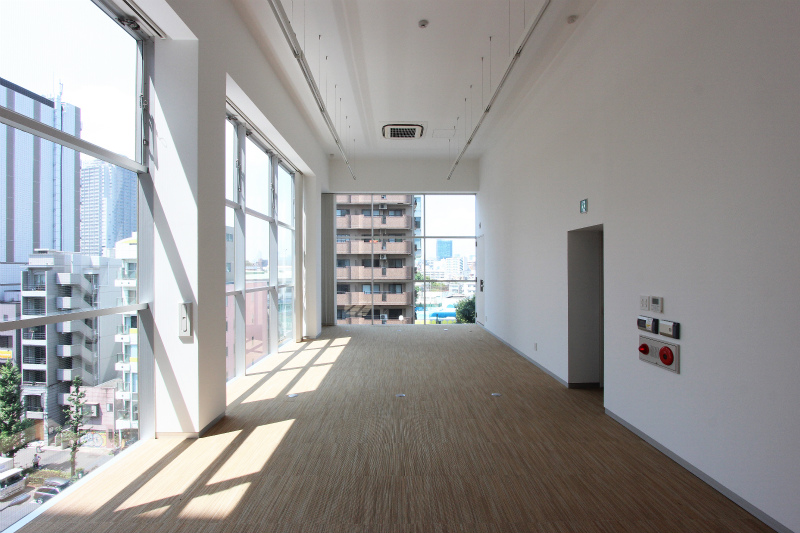 物件写真2｜恵比寿オフィス・店舗 | 天井高4.3Mの開放的空間