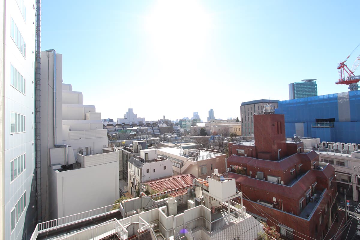 物件写真8｜南青山オフィス｜日当たり良好、抜けのある眺望がある居抜き空間
