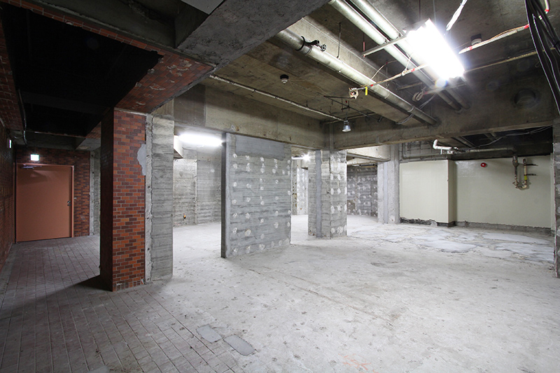 南青山オフィス・店舗｜天井高 地下スケルトン空間