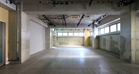 神宮前店舗・オフィス｜竹下通り入口至近の天高居抜き空間
