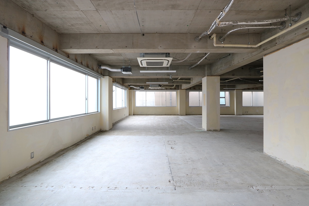 物件写真3｜南青山オフィス | 最上階コンクリート表し空間