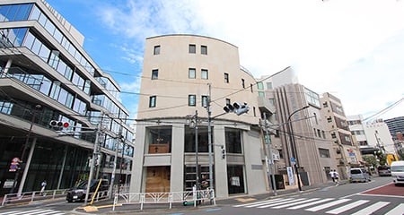 神宮前オフィス｜最上階 ルーフバルコニー付き空間