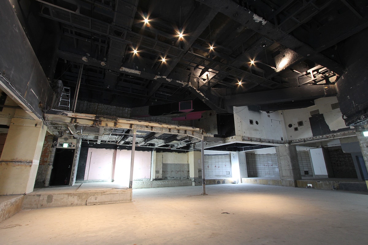 麻布十番店舗｜天高8mの地下空間