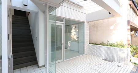 千駄ヶ谷オフィス｜視認性の高い1F路面区画あり 1棟自社ビル