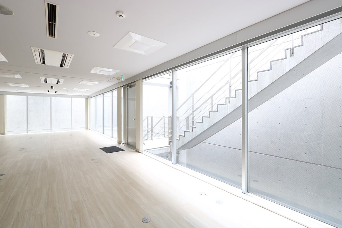 物件写真6｜赤坂オフィス | 吹き抜けに面した解放的空間