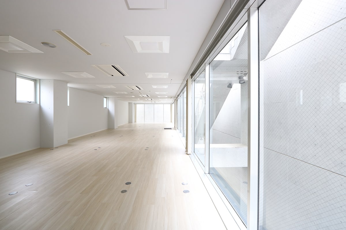 物件写真2｜赤坂オフィス | 吹き抜けに面した解放的空間