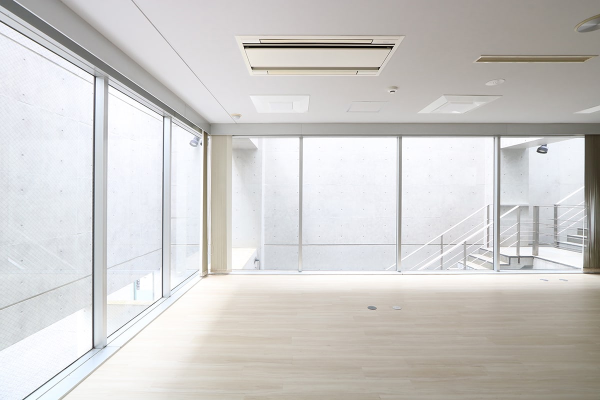物件写真4｜赤坂オフィス | 吹き抜けに面した解放的空間