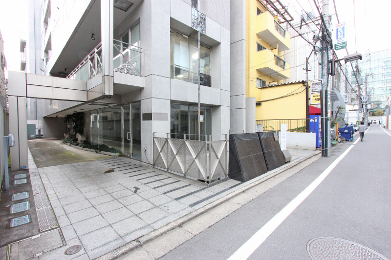 南青山オフィス・店舗｜天井高 メゾネット空間