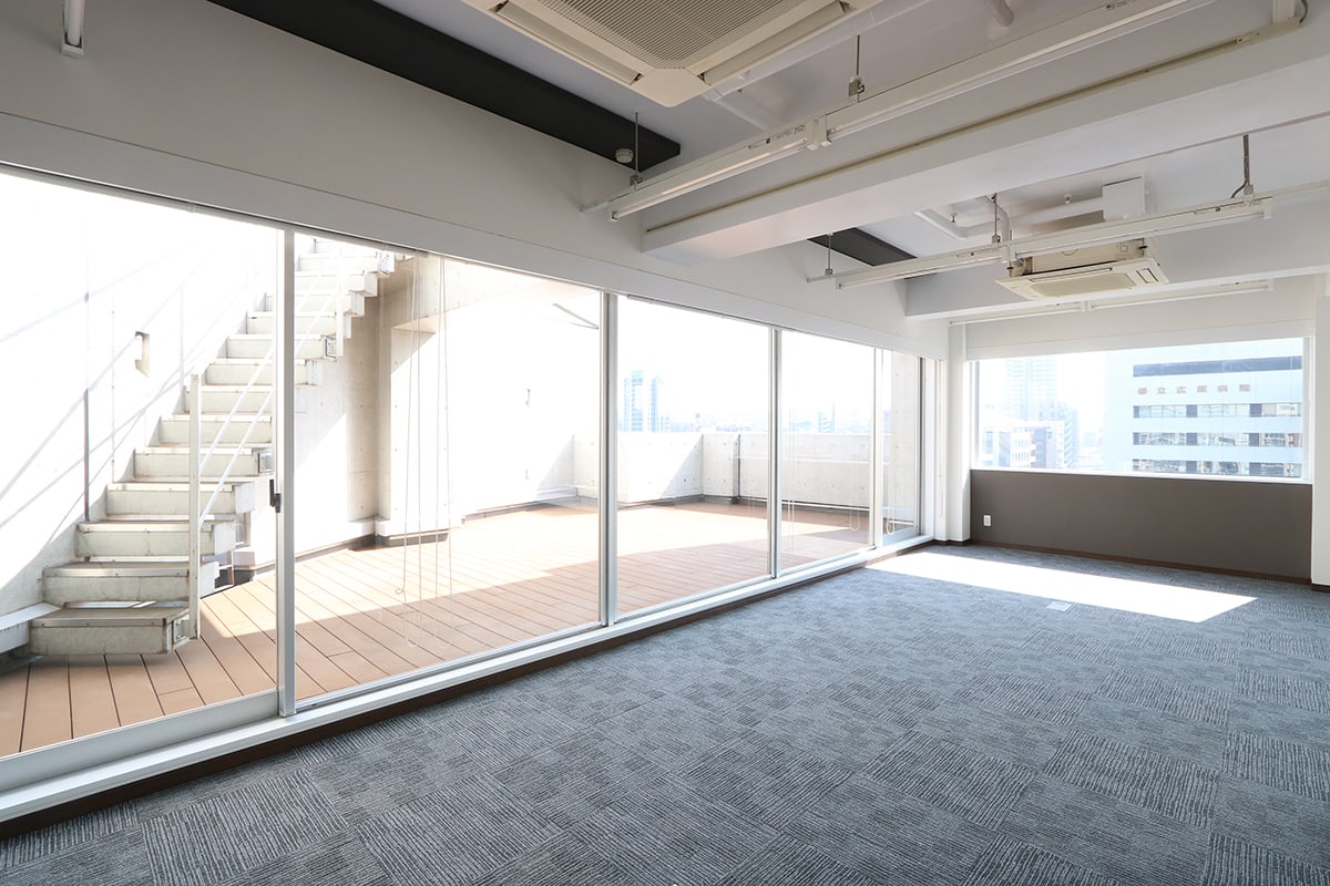 物件写真4｜広尾オフィス | 最上階大型バルコニー付き空間