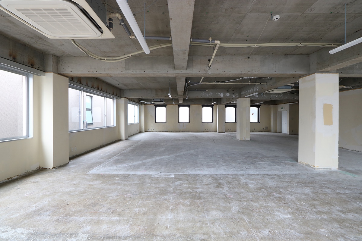 物件写真5｜南青山オフィス | 最上階コンクリート表し空間