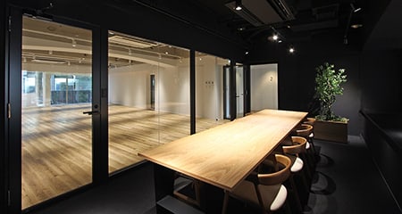 五反田オフィス｜天井スケルトン仕様セットアップオフィス