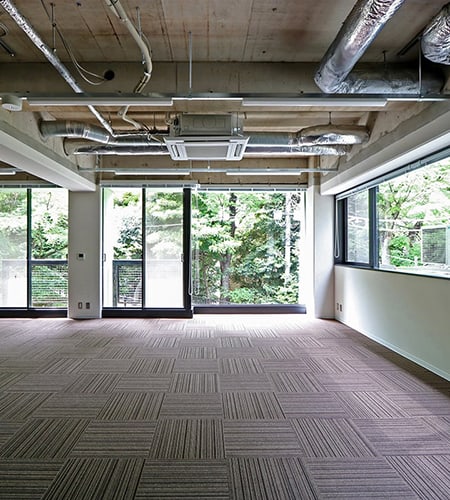 愛宕オフィス | 緑豊かな愛宕神社の境内にあるオフィス空間
