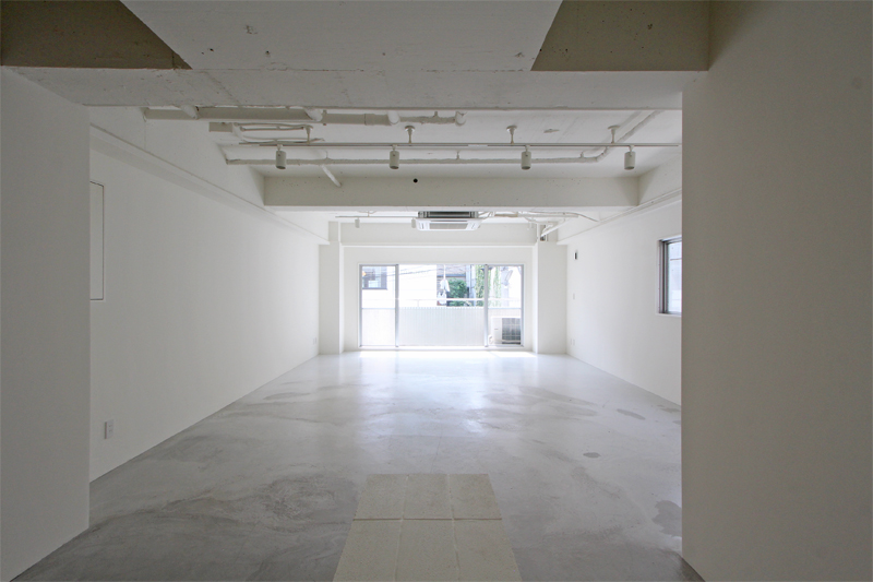 物件写真2｜南青山オフィス | シンプルなセミスケルトン空間