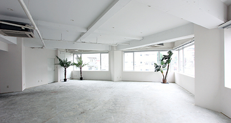 白金台オフィス｜スケルトン仕様 緑の見える健やか空間
