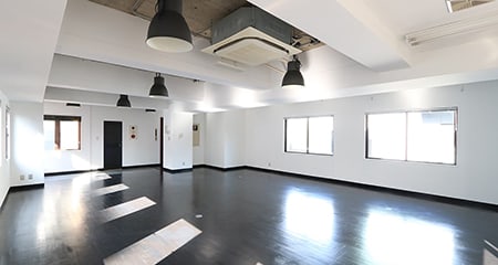 中目黒オフィス｜目黒川沿い4面採光空間