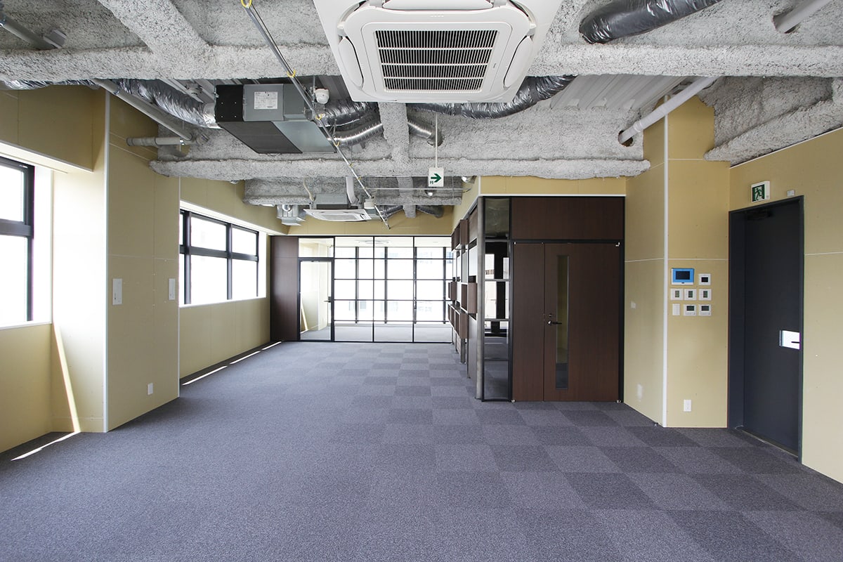 物件写真8｜赤坂オフィス｜新築 緑を望む天井高3.5M空間