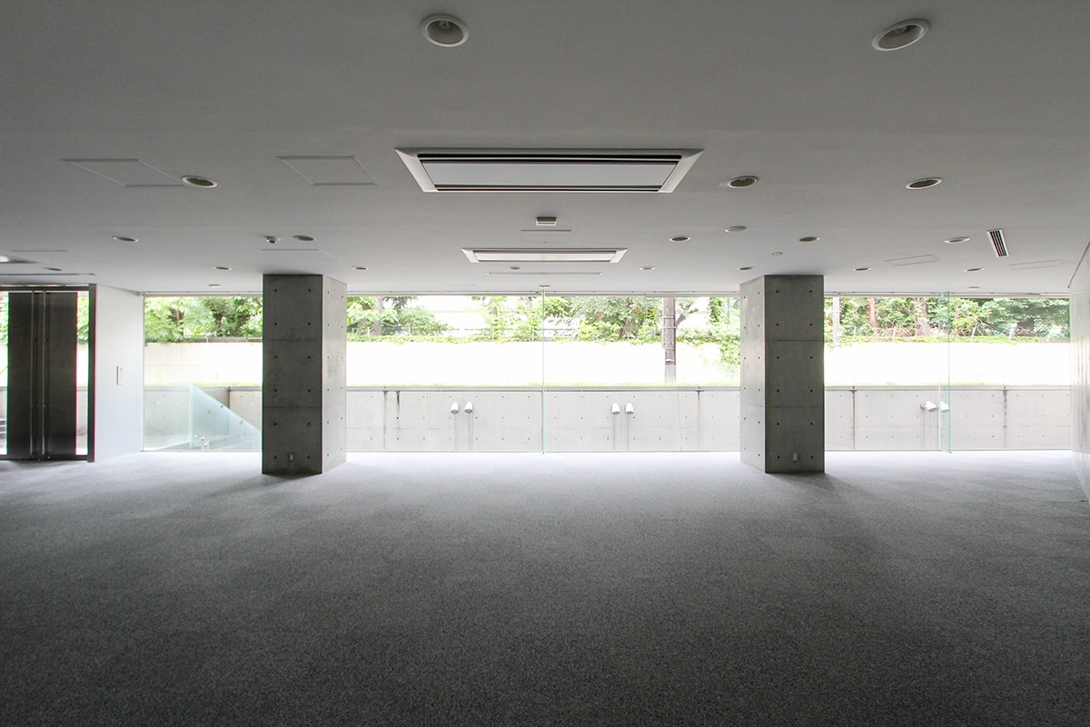 原宿オフィス｜緑を感じる駅近路面区画