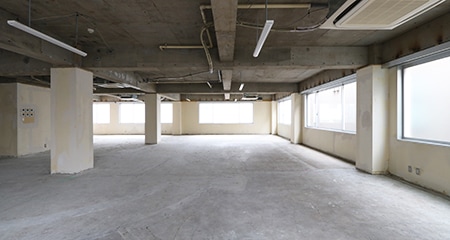 南青山オフィス | 最上階コンクリート表し空間
